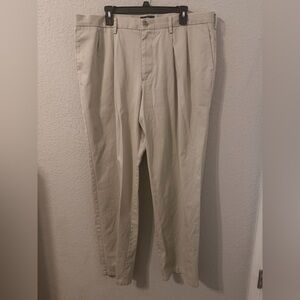 Dockers Men's Khaki Chinos size 40/34-H